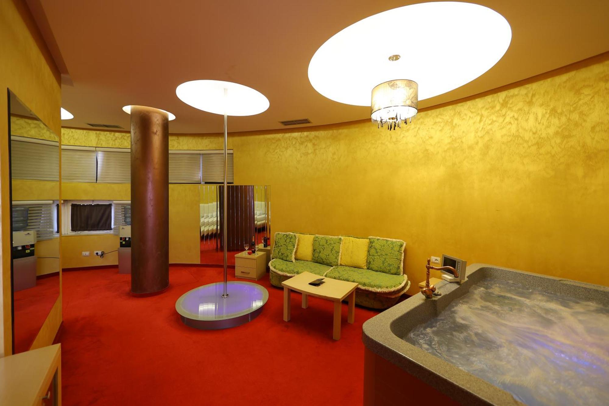 Hotel Gjuta Farke e Madhe Exteriér fotografie